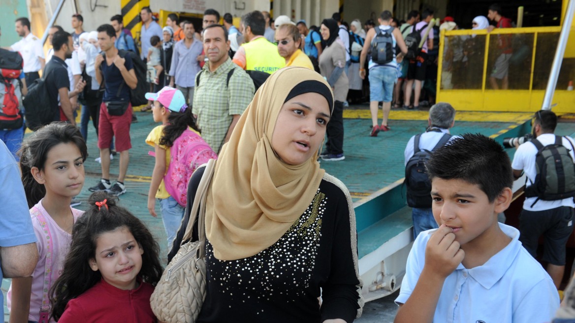 Πάνω από 3.400 οι μετανάστες στο λιμάνι του Πειραιά